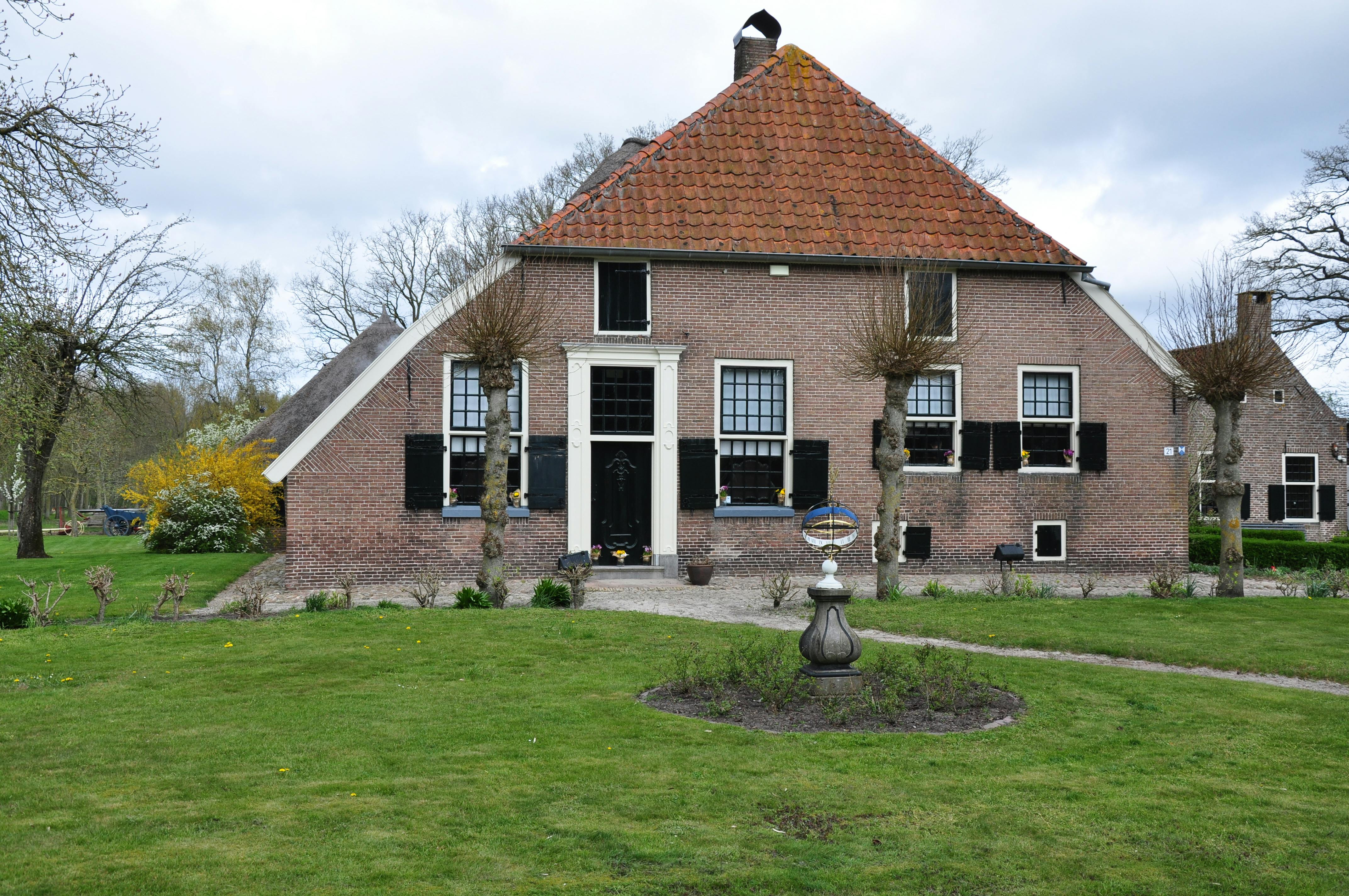 Spacious farmhouse-style venue with open lawns